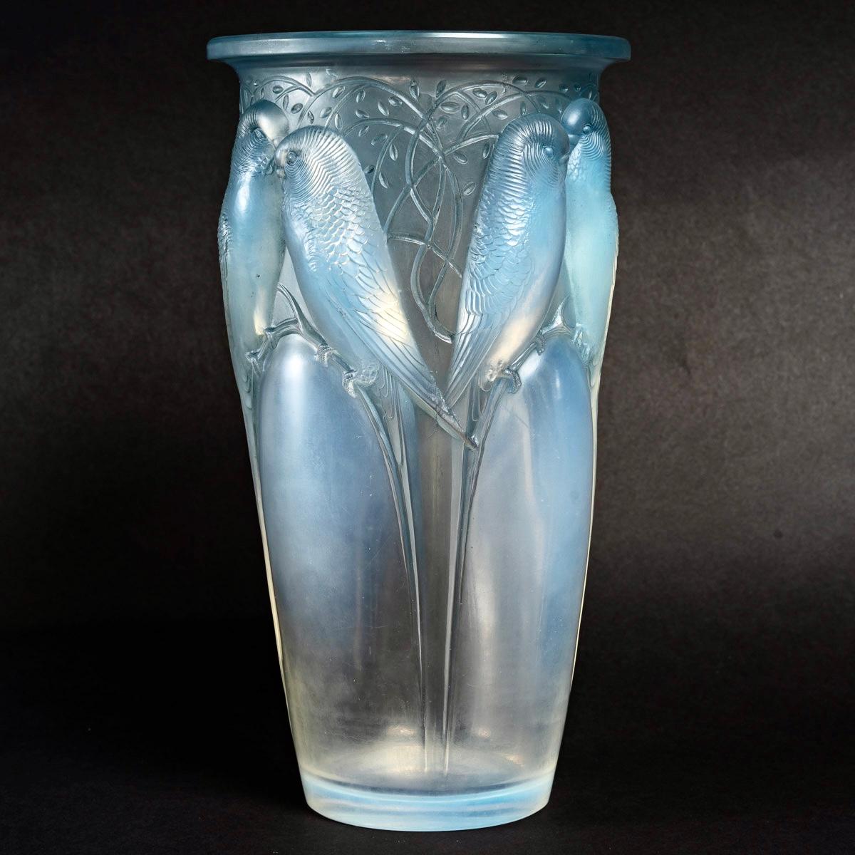 1924 rene lalique opalescent frosted and stained glass ceylan vase.