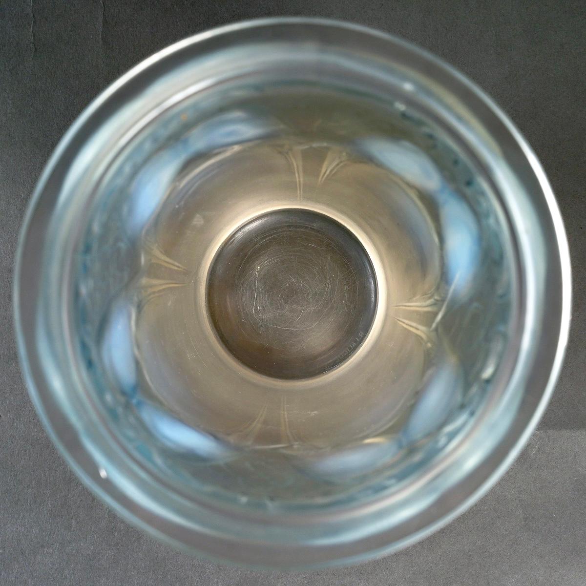 French 1924 René Lalique - Vase Ceylan Opalescent Glass with Blue Patina - Parrots