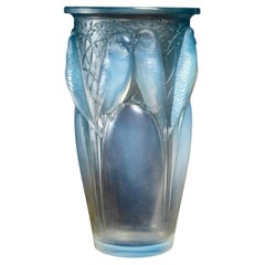 1924 René Lalique - Vase Ceylan Opalescent Glass With Blue Patina - Parrots