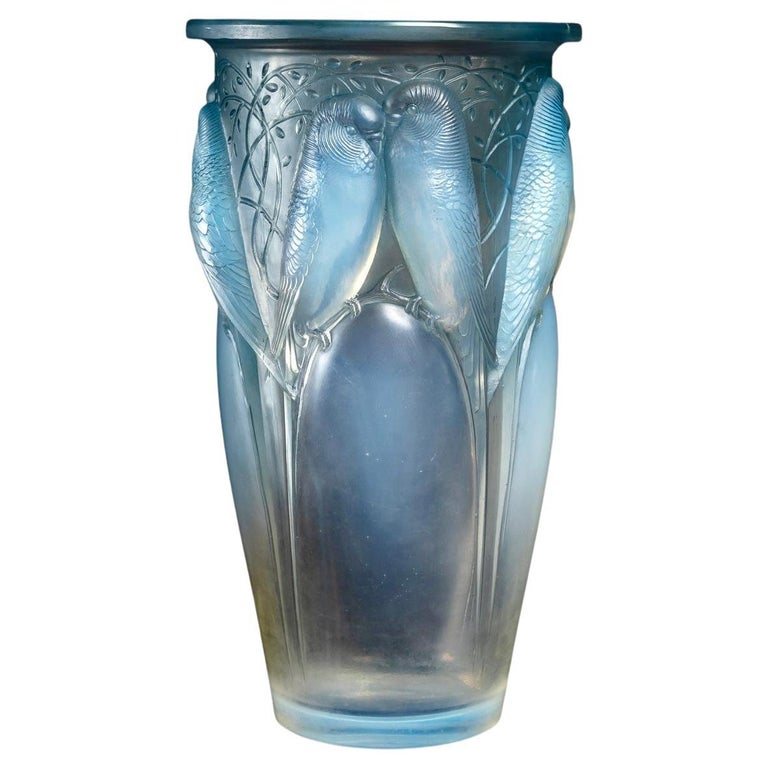 1924 René Lalique - Vase Ceylan Opalescent Glass With Blue Patina - Parrots  at 1stDibs