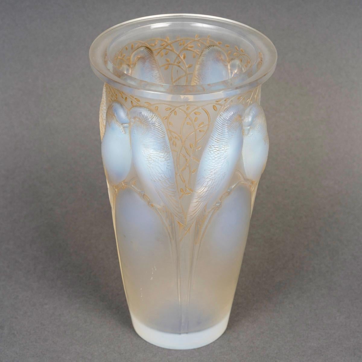 Art Deco 1924 René Lalique - Vase Ceylan Opalescent Glass With Sepia Patina