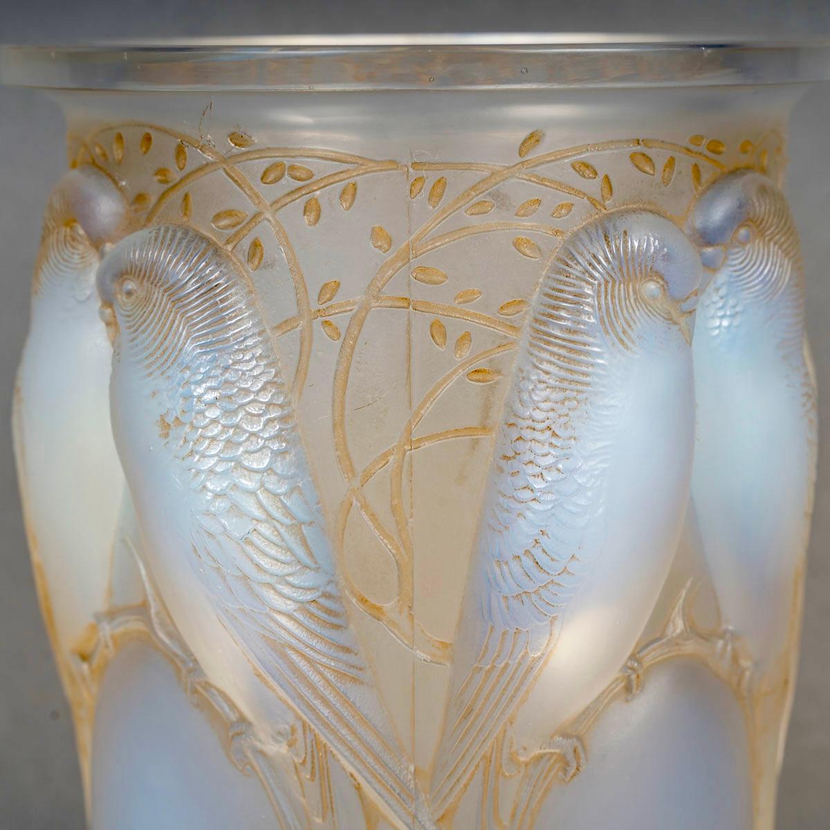 Molded 1924 René Lalique - Vase Ceylan Opalescent Glass With Sepia Patina