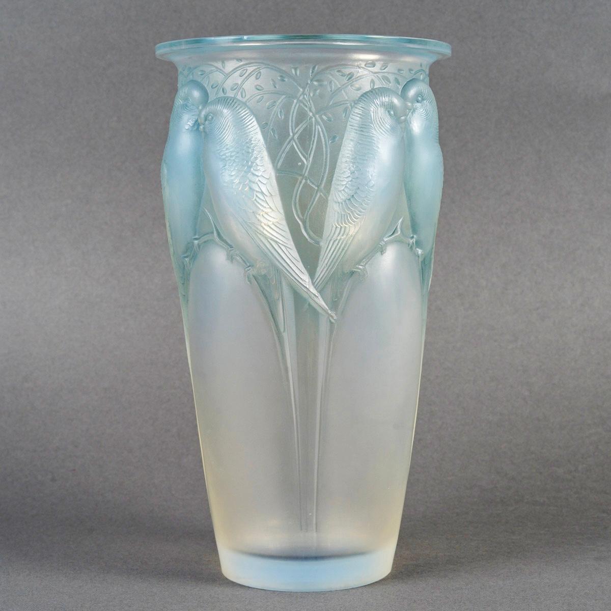 Vase “Ceylan” made in opalescent glass with blue patina by René Lalique in 1924.
Engraved signature.

Perfect condition. Wonderful model. 

height: 24 cm

Félix Marcilhac, René Lalique - Catalogue Raisonné de l'Œuvre de Verre, Les Éditions de