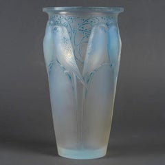 1924 René Lalique - Vase Ceylan Parrots Opalescent Glass With Blue Patina
