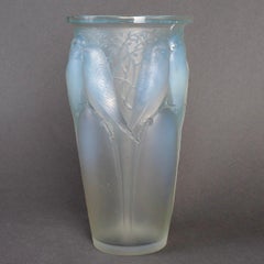 1924 René Lalique - Vase Ceylan Parrots Opalescent Glass With Blue Patina