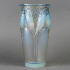 1924 René Lalique - Vase Ceylan Papageien Opaleszierendes Glas mit blauer Patina