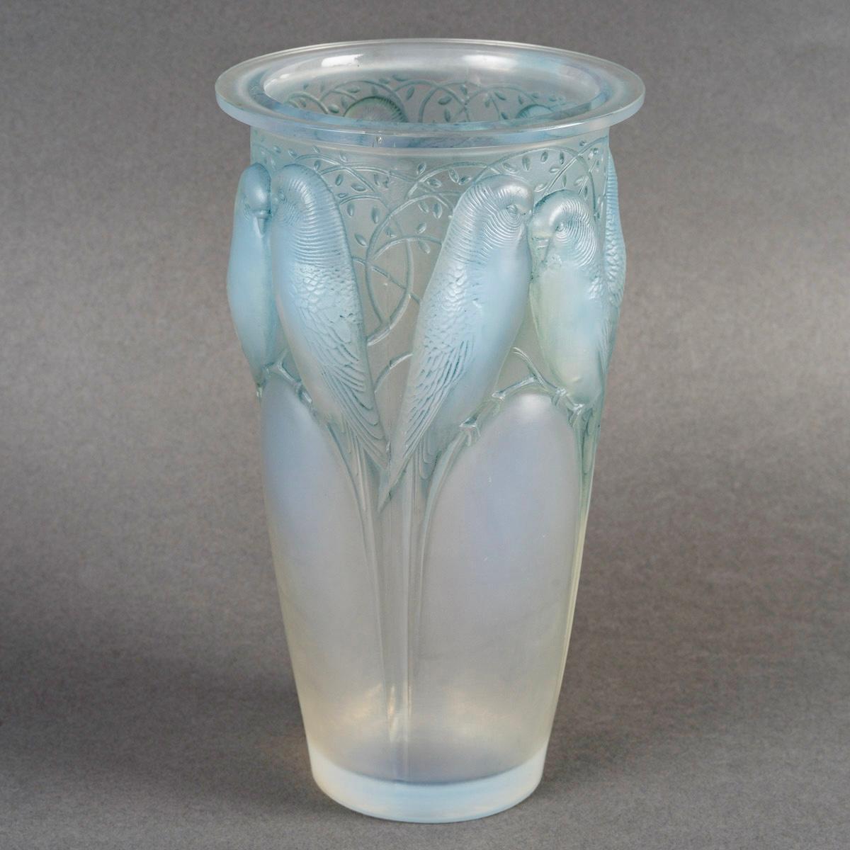 Art Deco 1924 René Lalique - Vase Ceylan Parrots Opalescent Glass With Blue Patina
