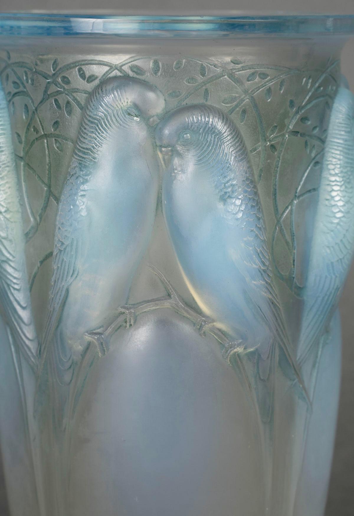 French 1924 René Lalique - Vase Ceylan Parrots Opalescent Glass With Blue Patina