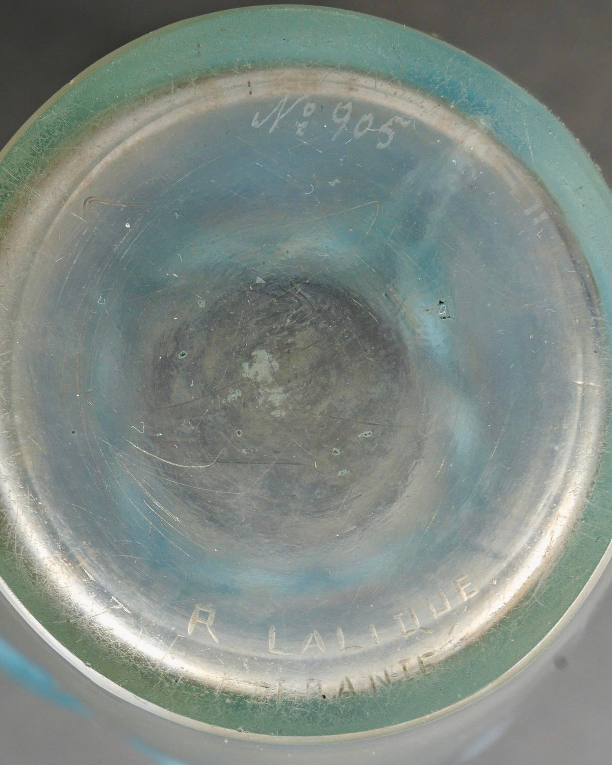 Moulé 1924 René Lalique - Vase Perroquets de Ceylan Verre opalescent à patine bleue en vente