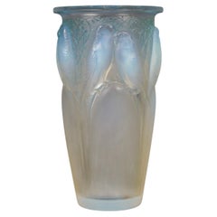 1924 René Lalique - Vase Ceylan Parrots Opalescent Glass With Blue Patina