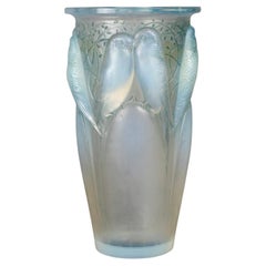 1924 René Lalique - Vase Ceylan Parrots Opalescent Glass With Blue Patina