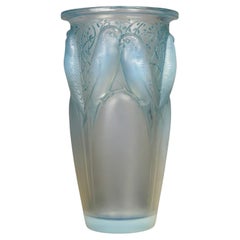 1924 René Lalique - Vase Ceylan Parrots Opalescent Glass With Blue Patina