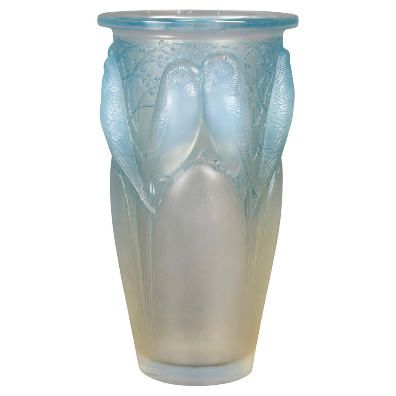 1924 René Lalique - Vase Ceylan Parrots Opalescent Glass With Blue Patina