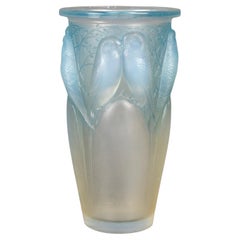 Antique 1924 René Lalique - Vase Ceylan Parrots Opalescent Glass With Blue Patina