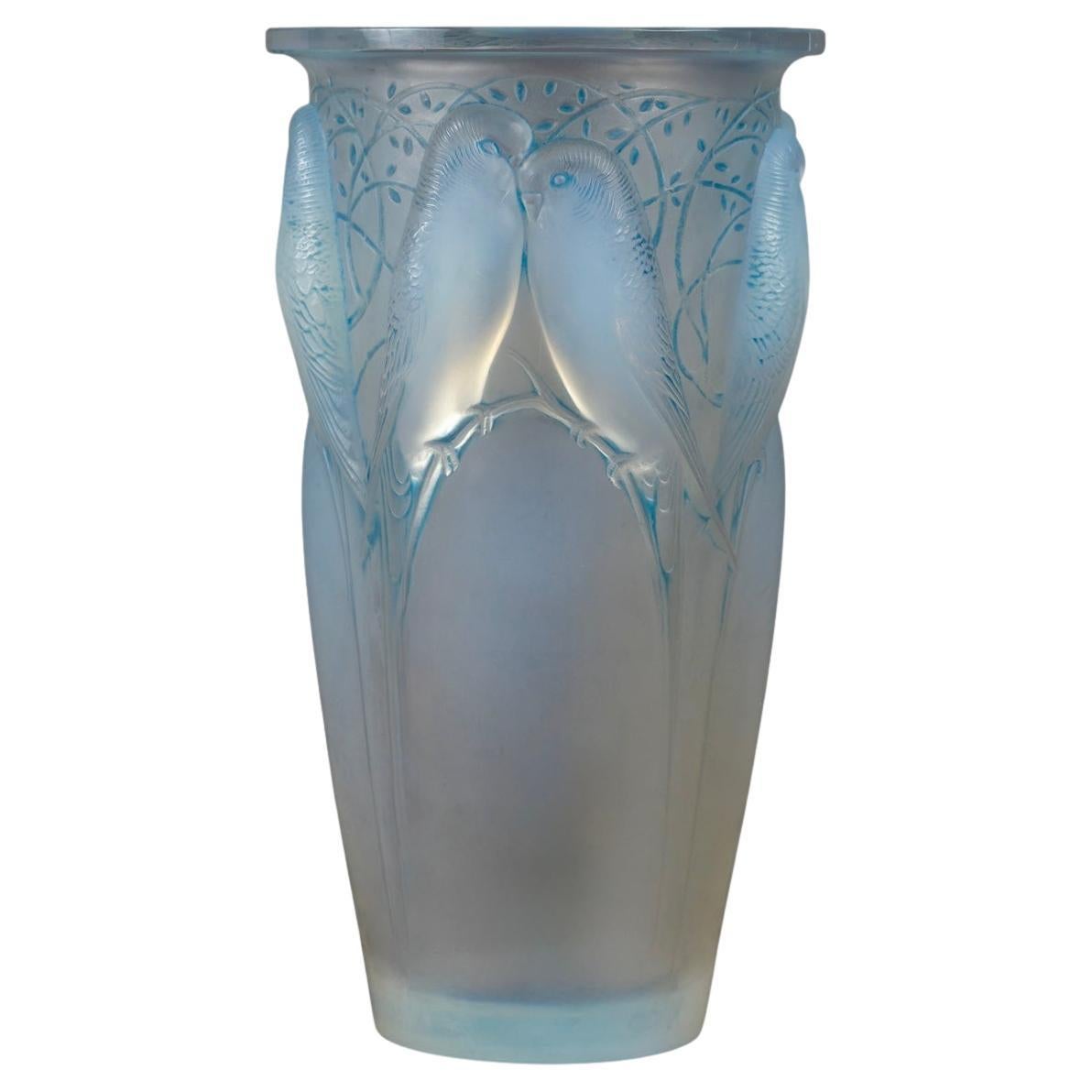 1924 René Lalique - Vase Ceylan Parrots Opalescent Glass With Blue Patina