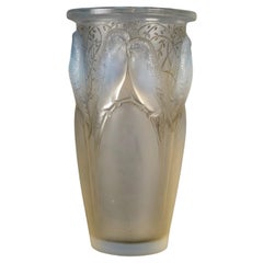 1924 René Lalique - Vase Ceylan Parrots Opalescent Glass With Grey Patina