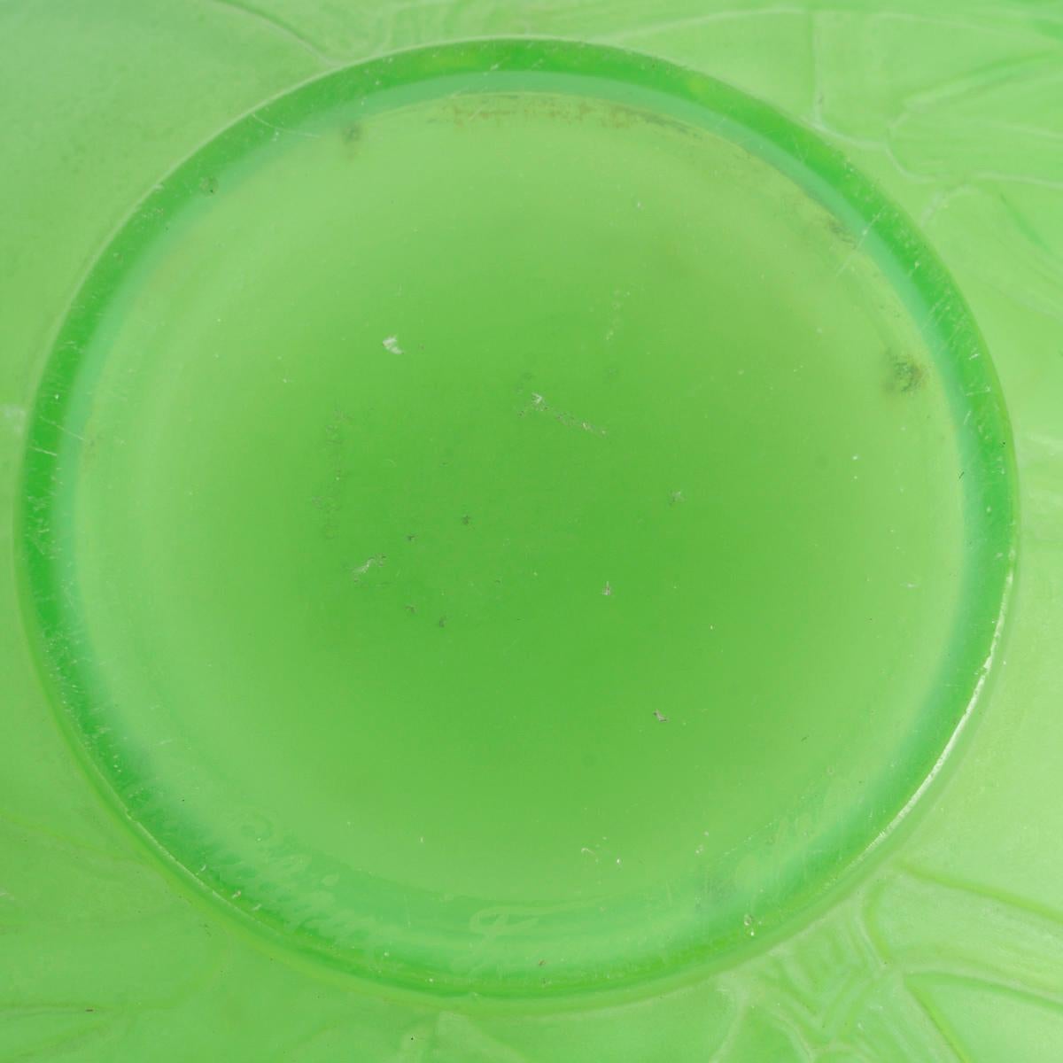 Stampato 1924 René Lalique - Vaso Druide incassato in vetro verde giada e menta piperita in vendita