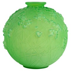 Antique 1924 René Lalique - Vase Druide Cased Jade Green Peppermint Glass