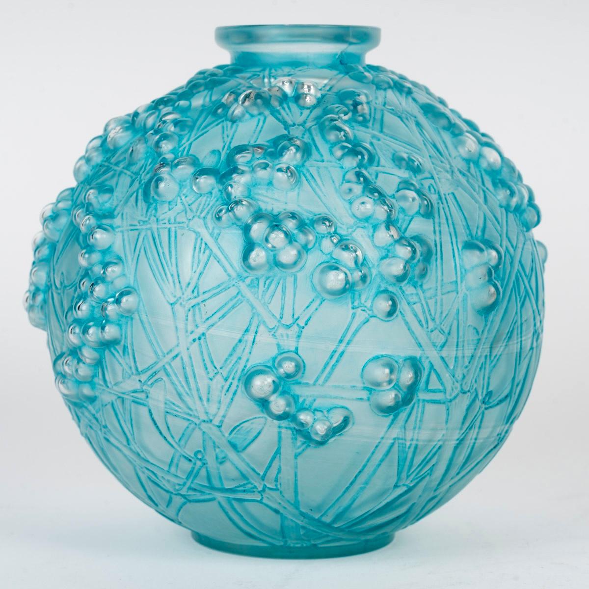 Vase “Druide” made in frosted glass with blue patina by René Lalique created in 1924.
Molded signature.

Perfect condition.

height: 18 cm

Félix Marcilhac, René Lalique - Catalogue Raisonné de l'Œuvre de Verre, Les Éditions de l'Amateur, Paris,
