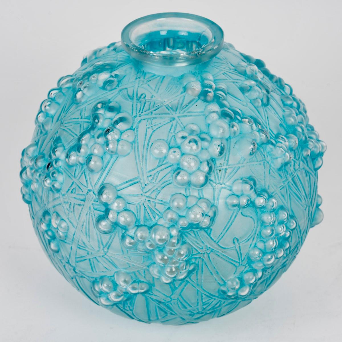 Art Deco 1924 René Lalique - Vase Druide Glass With Blue Patina