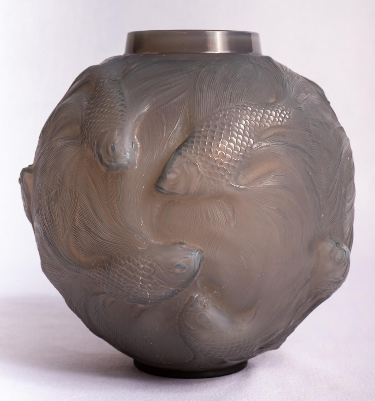 1924 René Lalique, Vase Formose Agate Glass 'Double Cased Opalescent and Grey' In Good Condition In Boulogne Billancourt, FR