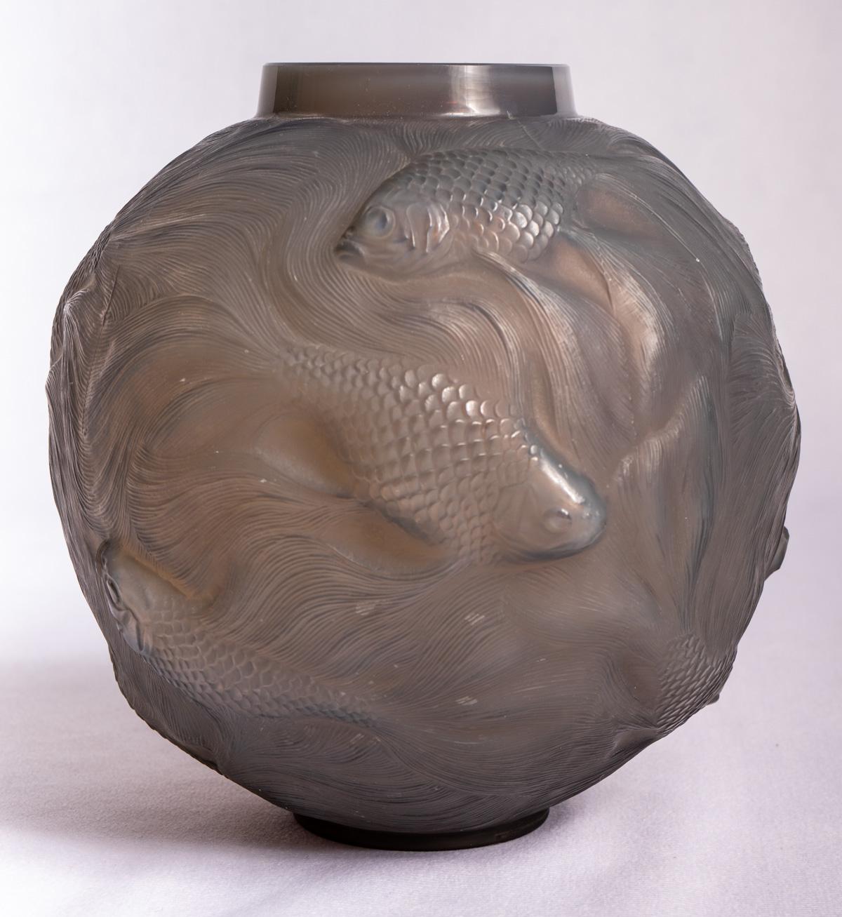 Early 20th Century 1924 René Lalique, Vase Formose Agate Glass 'Double Cased Opalescent and Grey'