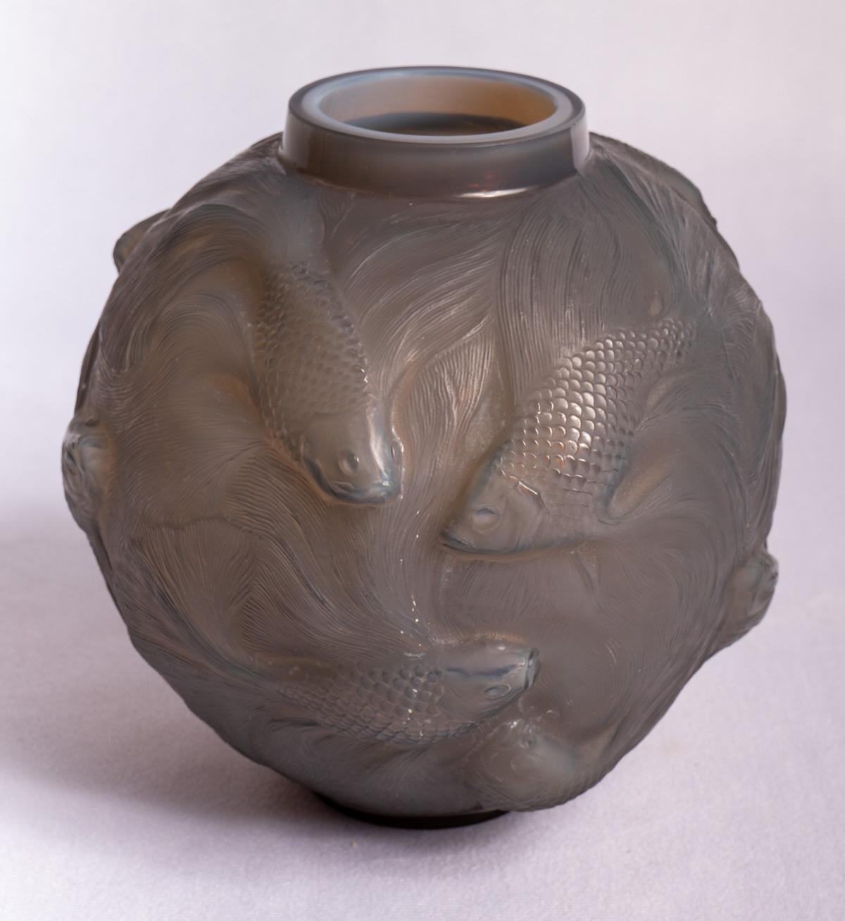 Blown Glass 1924 René Lalique, Vase Formose Agate Glass 'Double Cased Opalescent and Grey'