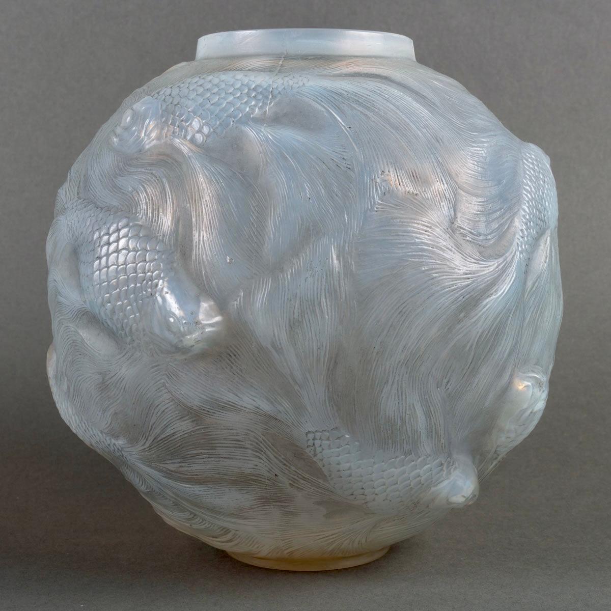 Art Deco 1924 Rene Lalique, Vase Formose Cased Opalescent Glass with Grey Patina