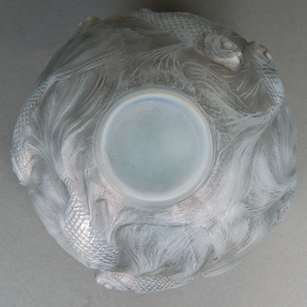 Molded 1924 Rene Lalique, Vase Formose Cased Opalescent Glass with Grey Patina