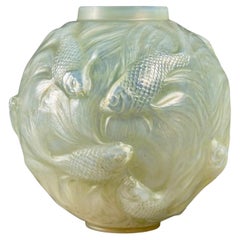 1924 Rene Lalique Vase Formose Gehäuse Opalisierendes Glas mit Limonengrüner Patina