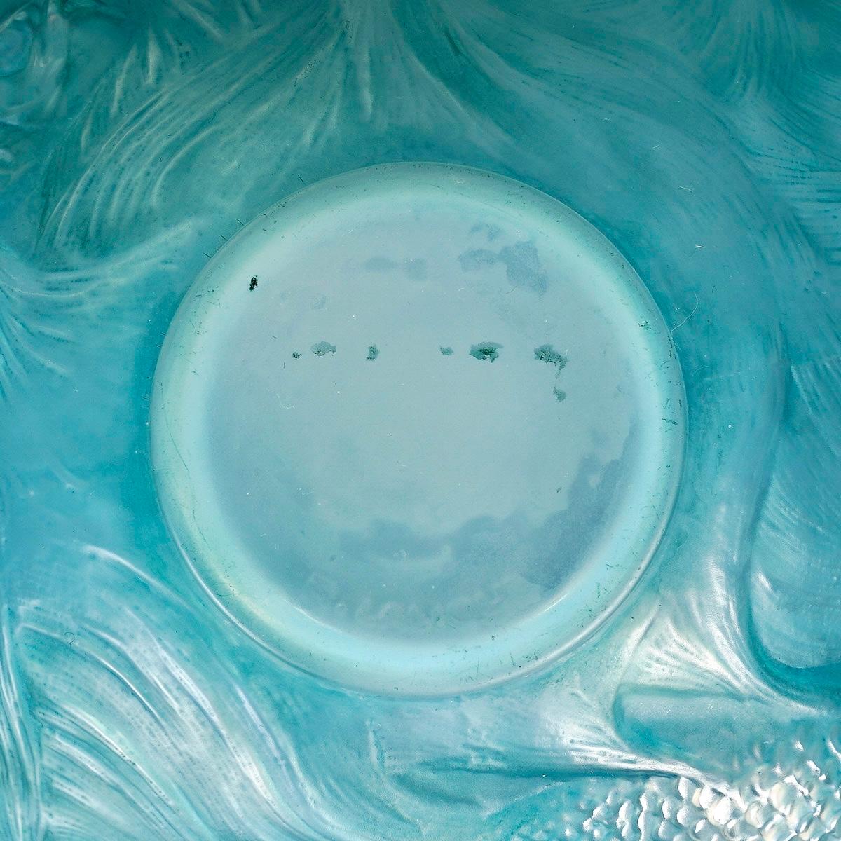 1924 Rene Lalique Vase Formose Cased Opalescent Glass with Turquoise Blue Patina In Good Condition In Boulogne Billancourt, FR