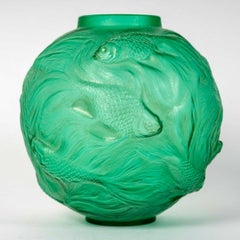 1924 Rene Lalique Vase Formose Fishes Emerald Green Glass