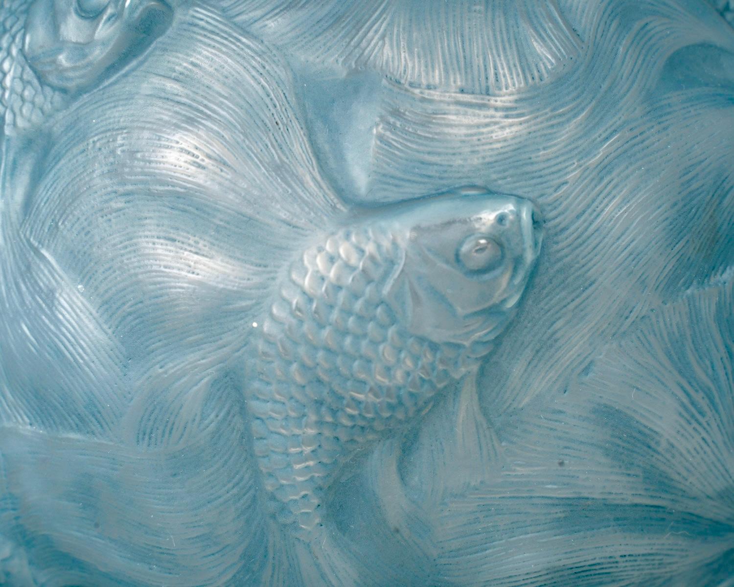 Art Déco 1924 Vaso Formose Fishes di Rene Lalique in vetro opalescente con patina blu in vendita