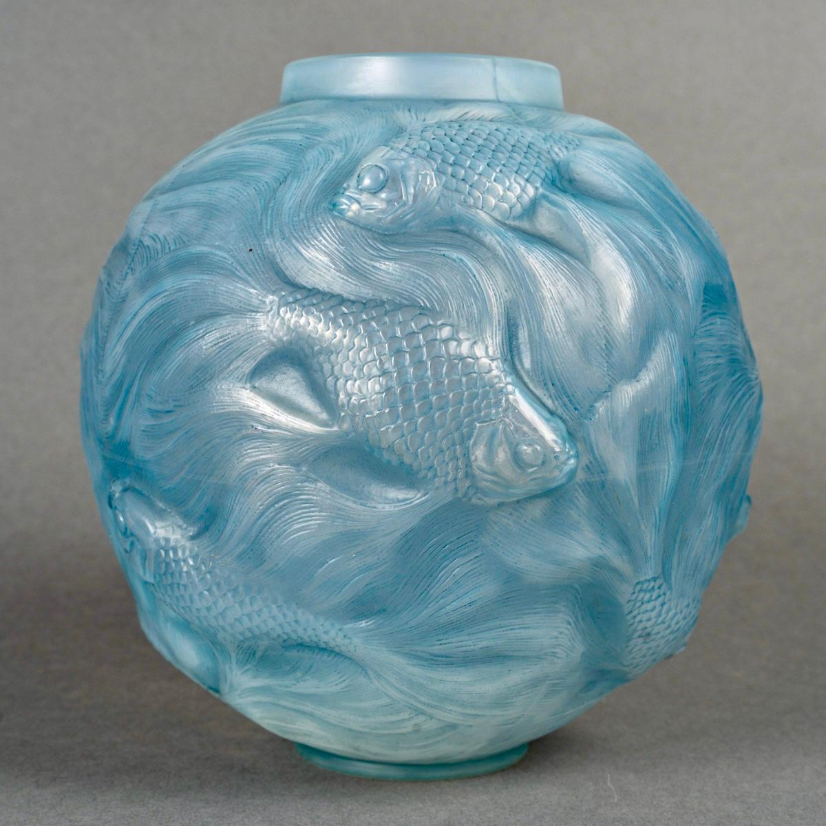 Art Deco 1924 Rene Lalique Vase Formose Fishes Opalescent Glass with Blue Patina For Sale