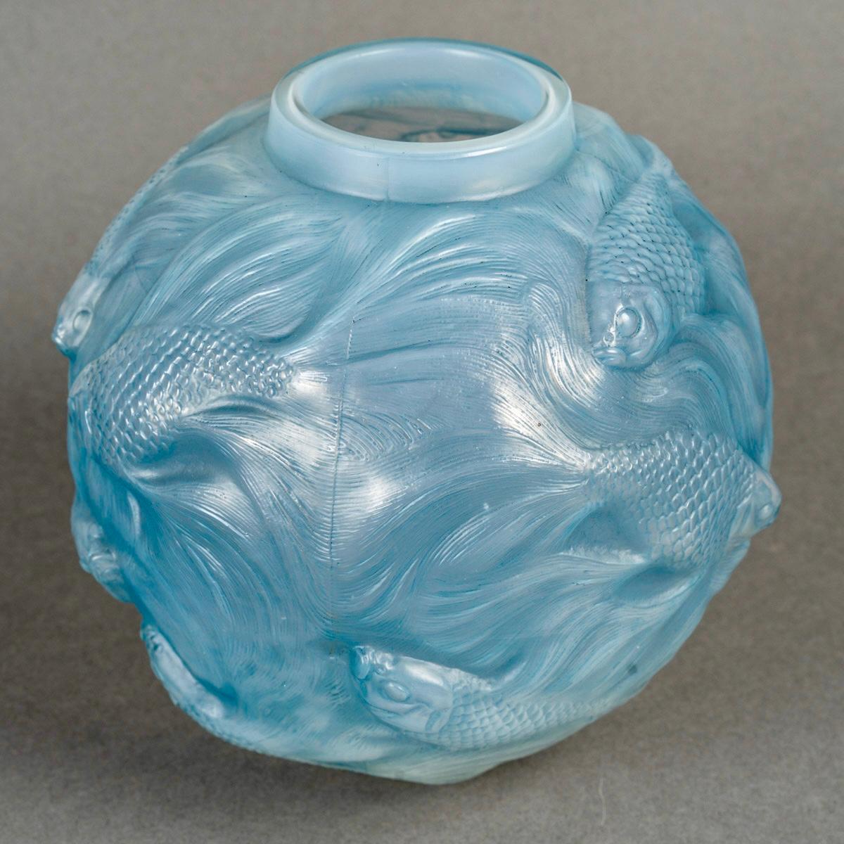 French 1924 Rene Lalique Vase Formose Fishes Opalescent Glass with Blue Patina For Sale