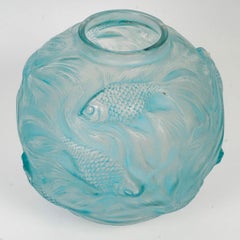 1924 René Lalique Vase Formose Frosted Glass Blue Patina, Fishes