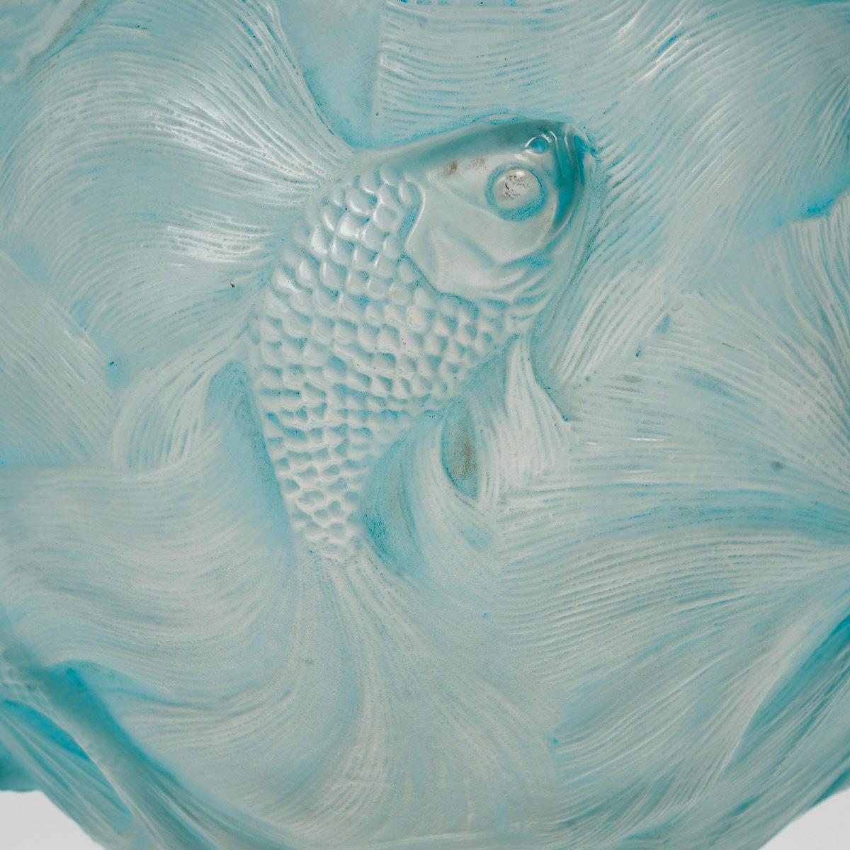 French 1924 René Lalique Vase Formose Frosted Glass Blue Patina, Fishes