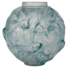 1924 René Lalique Vase Formose Frosted Glass Blue Patina, Fishes