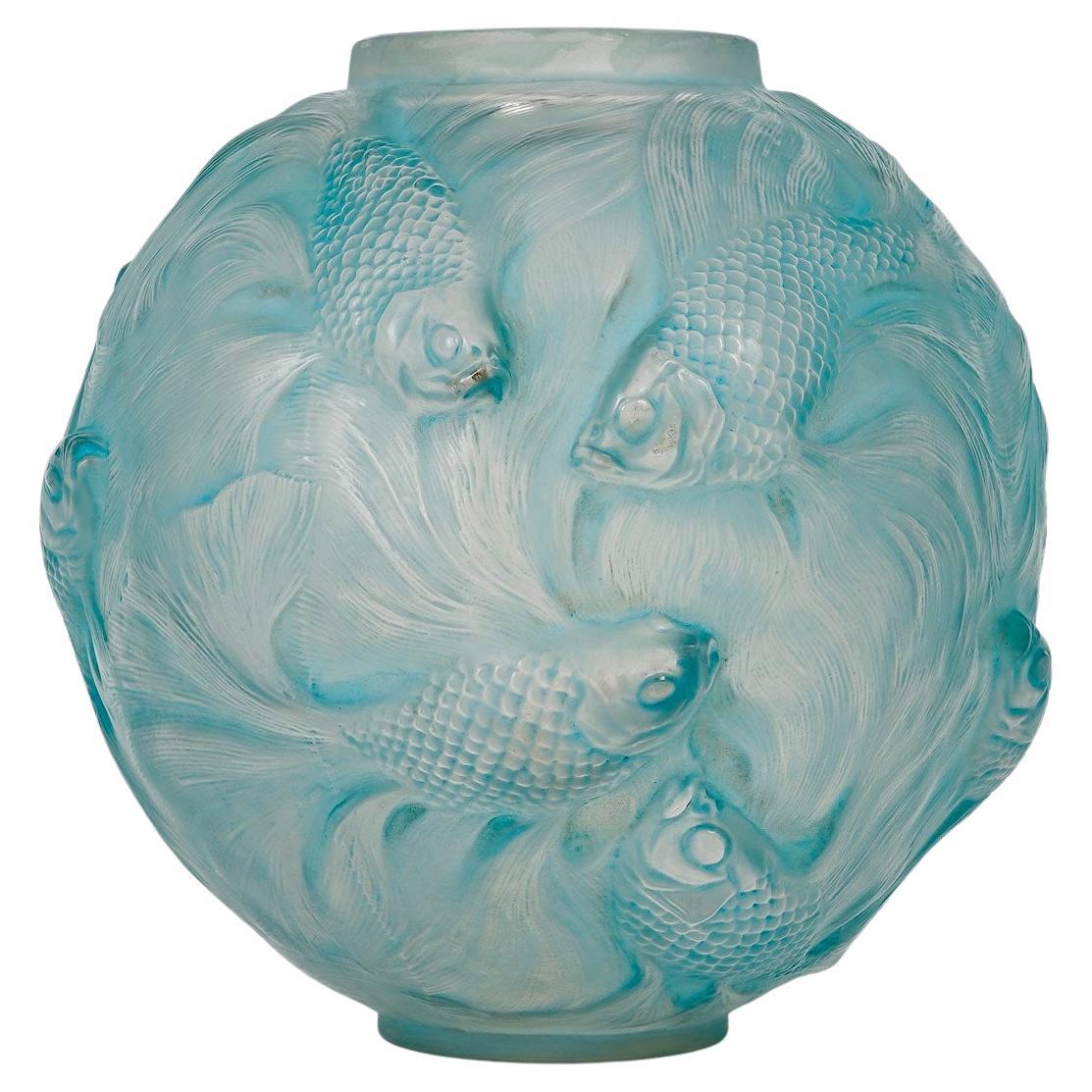1924 René Lalique Vase Formose Milchglas Blau Patina, Fische