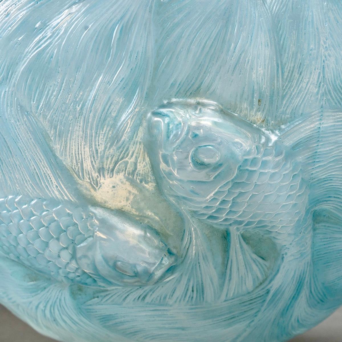 Art Deco 1924 Rene Lalique, Vase Formose Triple Cased Opalescent Glass with Blue Patina