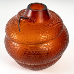 1924 René Lalique, Vase Serpent aus orangefarbenem Bernsteinglas, Schlange