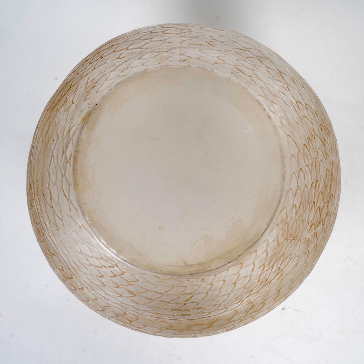 vase ara lalique prix