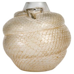 1924 René Lalique, Vase Serpent Snake Milchglas mit Sepia Patina
