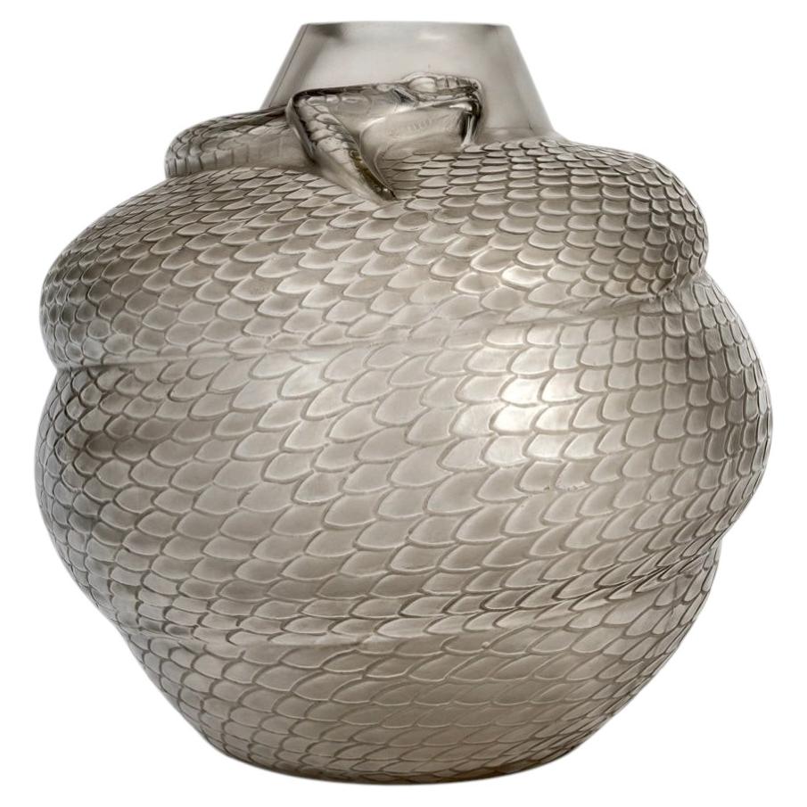 1924 René Lalique - Vaso in vetro serpente con patina grigia