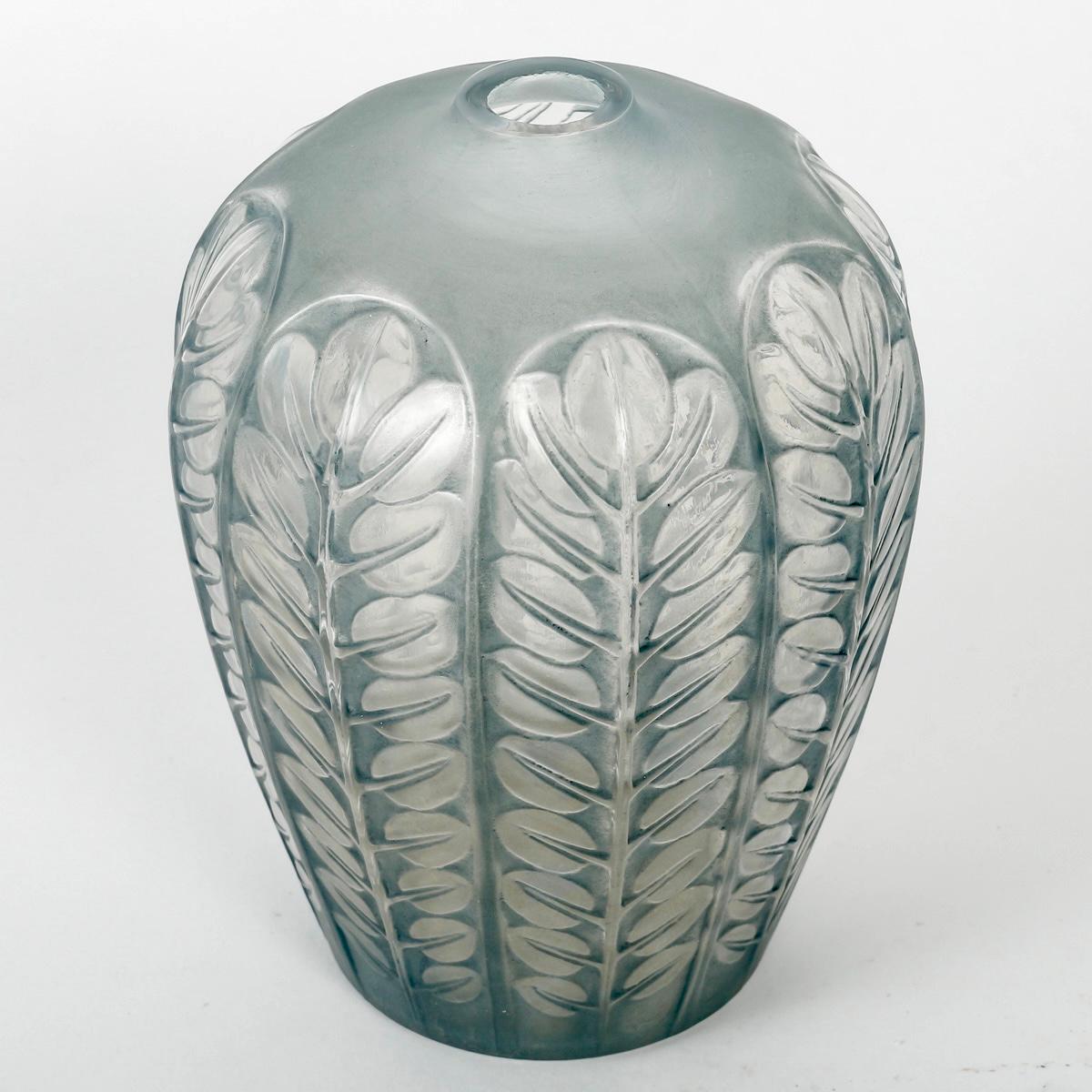 Art Deco 1924 René Lalique Vase Tournai Clear and Frosted Glass with Blue Grey Patina