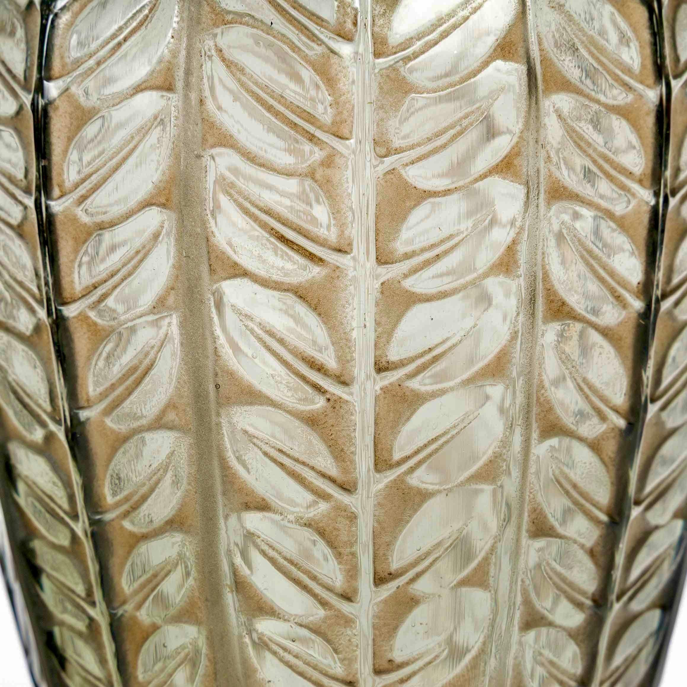 Stampato Vaso René Lalique del 1924 in vetro fumé grigio Tournai con patina seppia in vendita