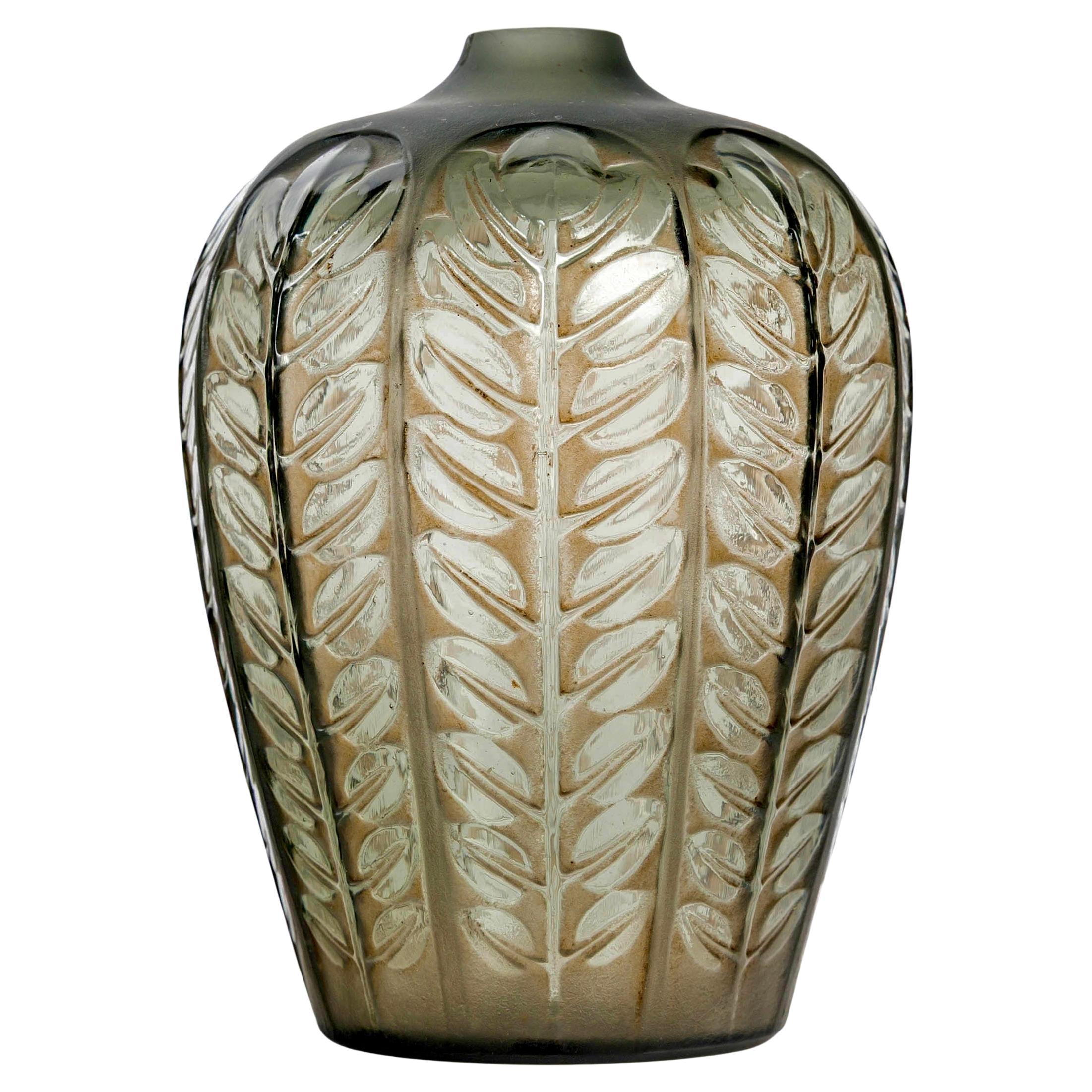 1924 René Lalique Vase Tournai Verre fumé gris à patine sépia