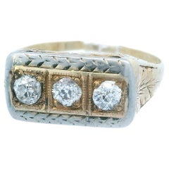 1925 Art Deco 14k Yellow and White Gold Two Tone Diamond 3 Stone Ring (bague à trois pierres en or jaune et blanc)