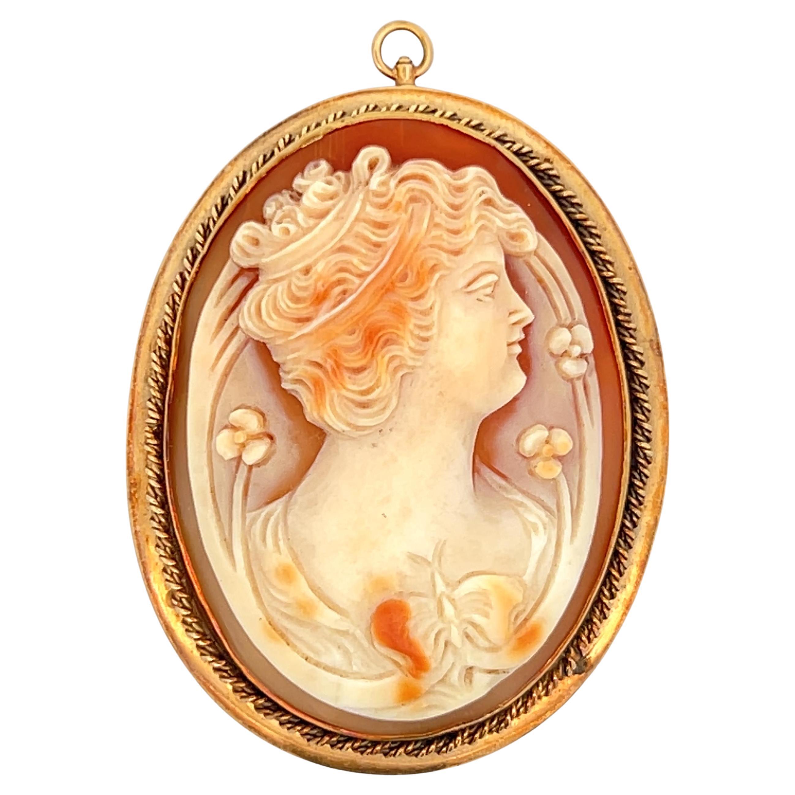 1925 Alfiler/colgante Art Decó de oro amarillo de 14k tallado a mano con camafeo de concha de 3 colores