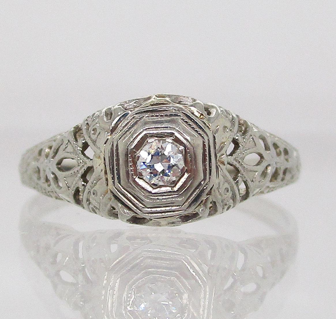 Women's or Men's 1925 Art Deco 18 Karat White Gold Euro Cut Diamond Filigree Engagement Ring For Sale